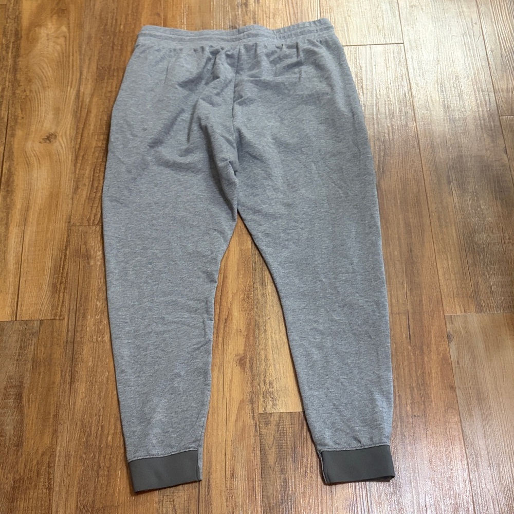 Gymshark gray joggers with pockets size large - Picture 4 of 7